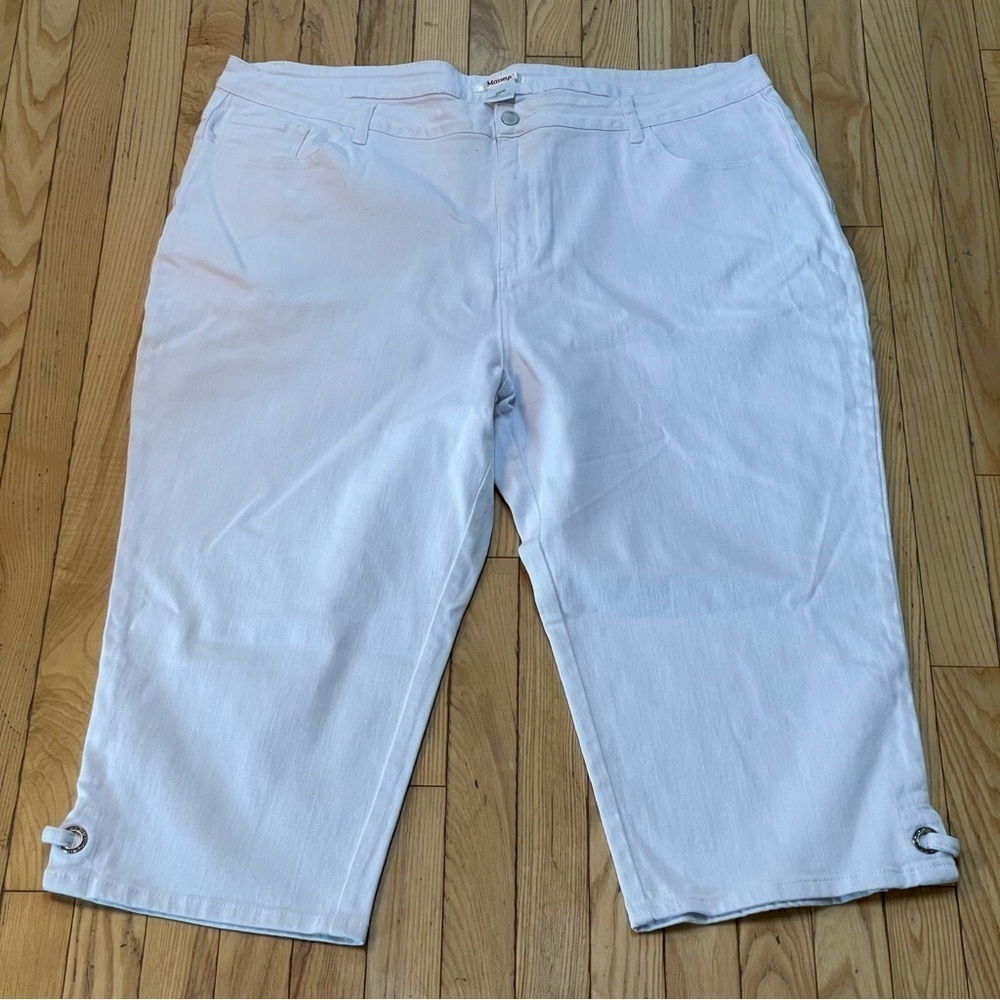 Massey Women's White Jean‎ Capris Rhinestone detail Plus sz 26W